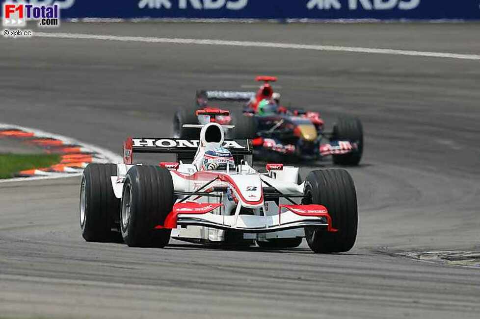 Takuma Sato (Super Aguri F1 Team), Vitantonio Liuzzi (Scuderia Toro Rosso)