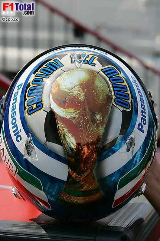 WM-Helm von Jarno Trulli (Toyota)