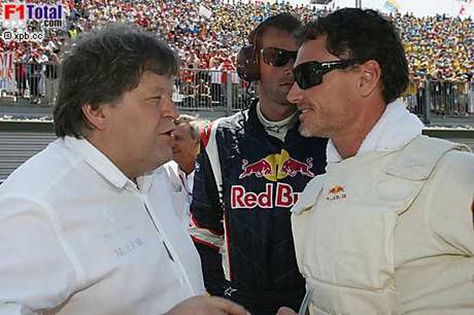 David Coulthard (Red Bull Racing), Norbert Haug (Mercedes-Motorsportchef) (McLaren-Mercedes)