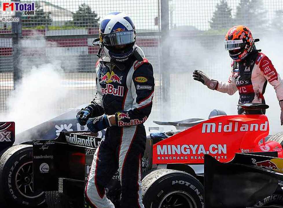 Christijan Albers (MF1 Racing), David Coulthard (Red Bull Racing)
