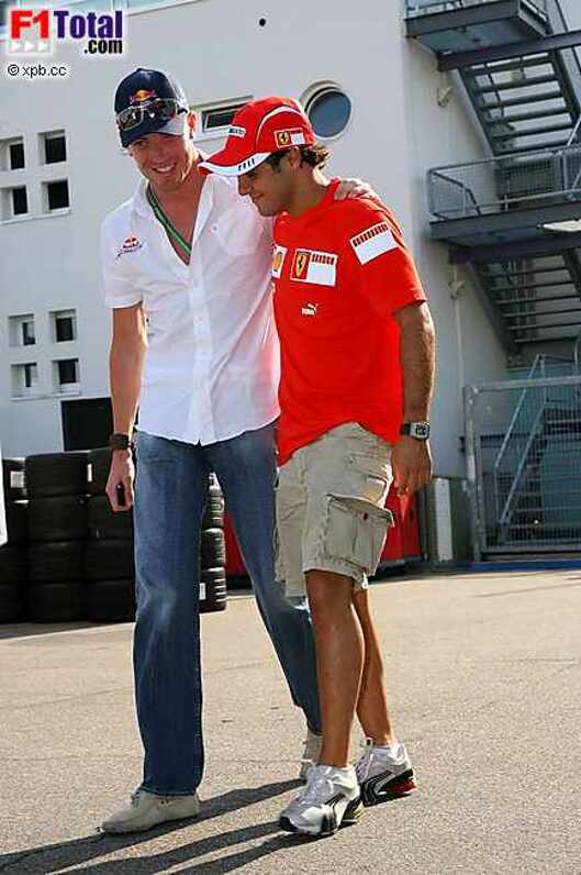Felipe Massa (Ferrari), Robert Doornbos (Testfahrer) (Red Bull Racing)