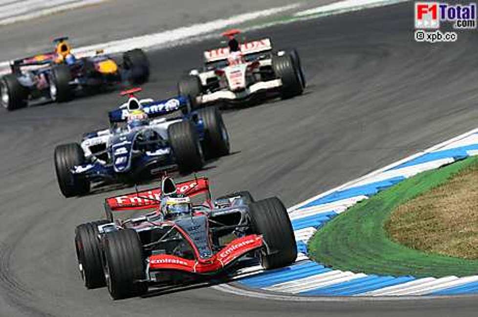 Mark Webber (Williams-Cosworth), Pedro de la Rosa (McLaren-Mercedes)