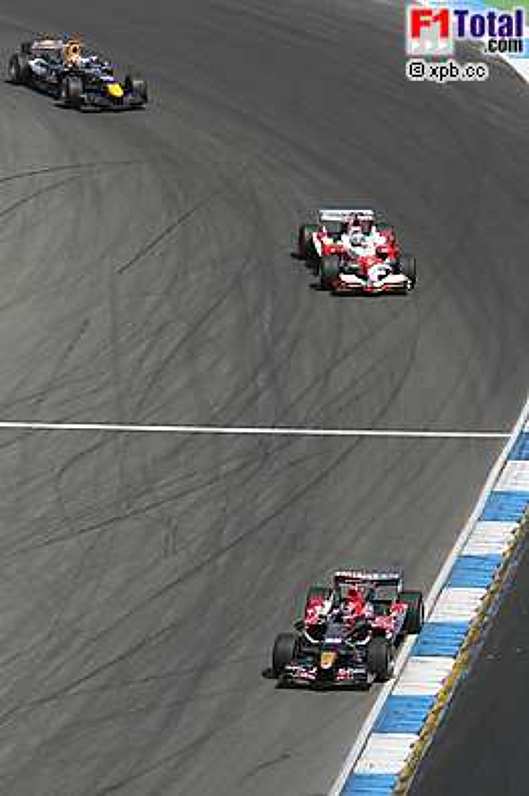 David Coulthard (Red Bull Racing), Jarno Trulli (Toyota), Vitantonio Liuzzi (Scuderia Toro Rosso)