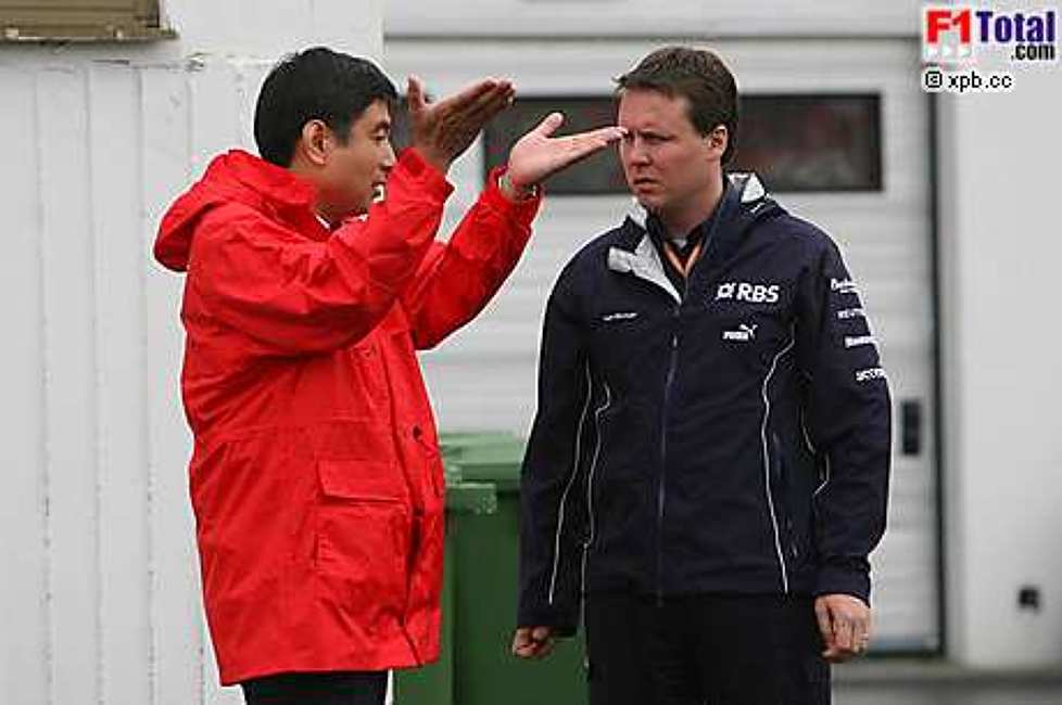 Hisao Suganuma (Technischer Manager, Bridgestone), Sam Michael (Technischer Direktor) (Williams-Cosworth)