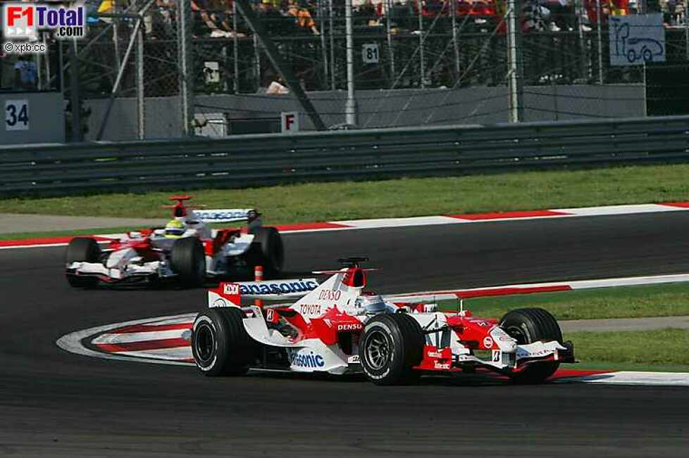 Jarno Trulli (Toyota), Ralf Schumacher (Toyota)