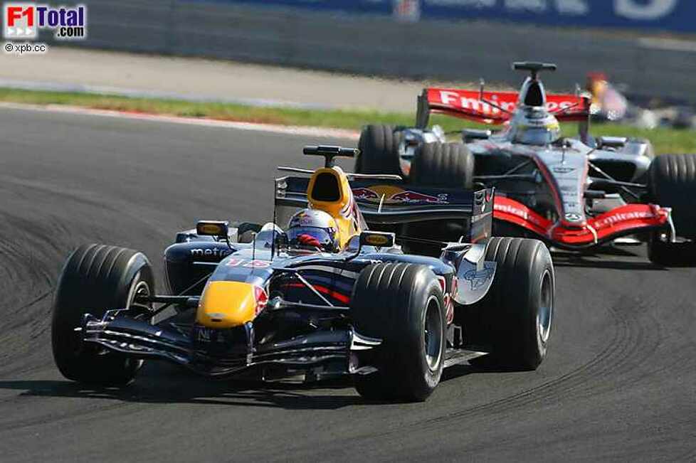 Christian Klien (Red Bull Racing), Pedro de la Rosa (McLaren-Mercedes)