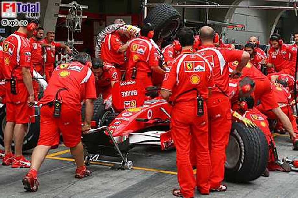 Boxenstopptraining bei Ferrari