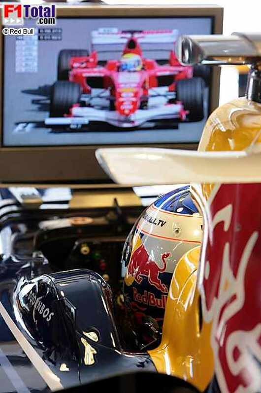 Felipe Massa (Ferrari), Robert Doornbos (Testfahrer) (Red Bull Racing)