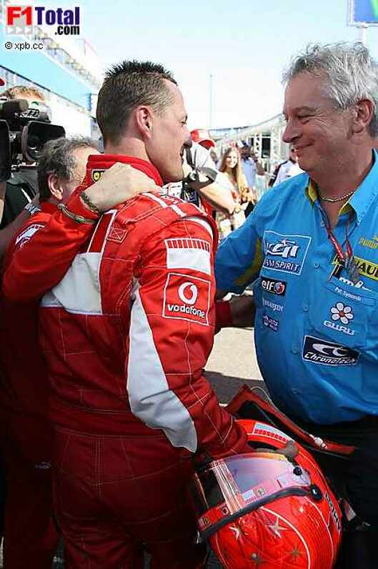 Michael Schumacher (Ferrari), Pat Symonds (Chefingenieur) (Renault)