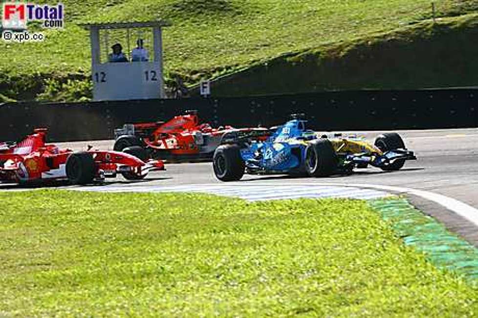 Giancarlo Fisichella (Renault), Michael Schumacher (Ferrari)