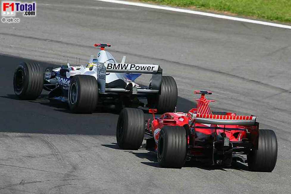 Michael Schumacher (Ferrari), Nick Heidfeld (BMW Sauber F1 Team)