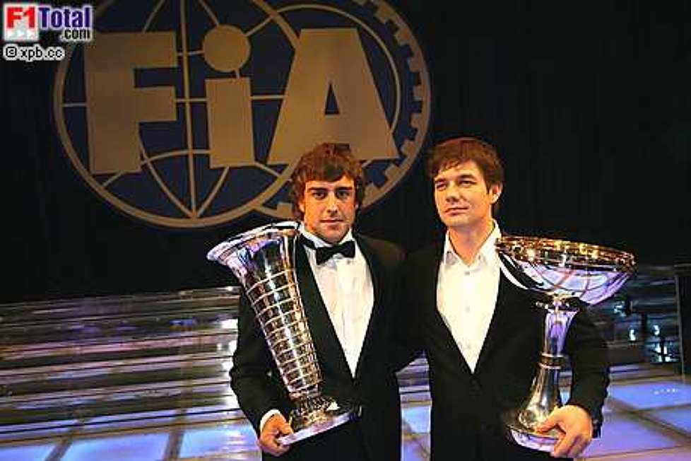Fernando Alonso (Renault) mit Rallye-Champion Sebastian Loeb