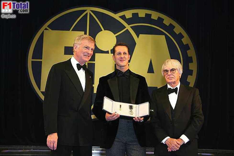 Max Mosley (FIA-Präsident), Bernie Ecclestone (Formel-1-Chef), Michael Schumacher (Ferrari)