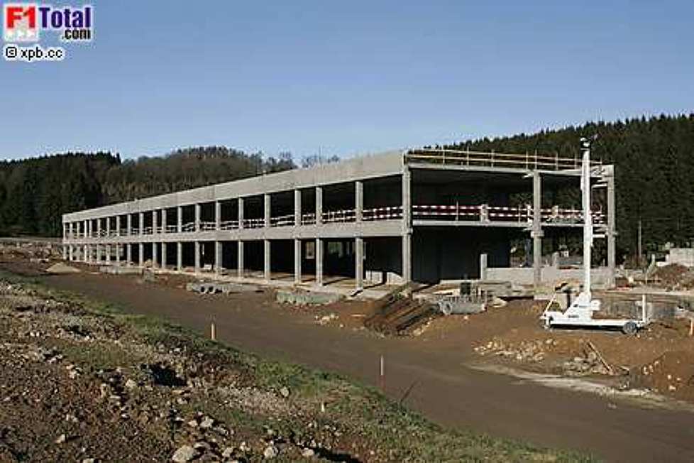 Neues Boxengassengebäude in Spa-Francorchamps