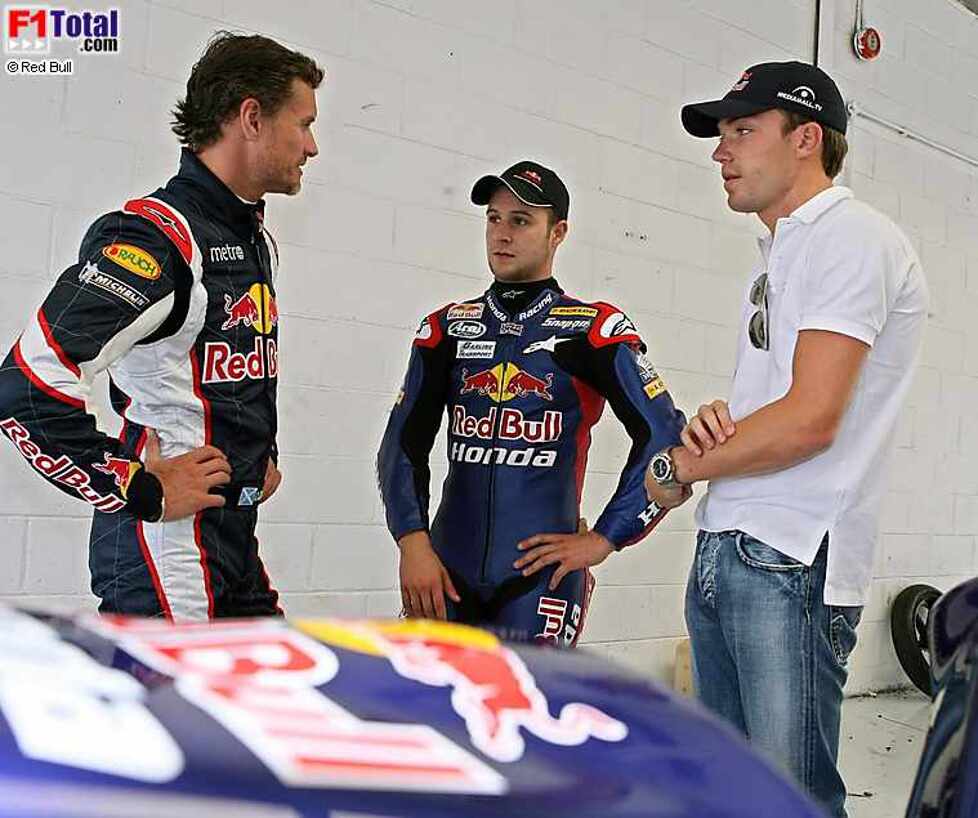 David Coulthard (Red Bull Racing), Jonathan Rear und Robert Doornbos (Testfahrer) (Red Bull Racing)
