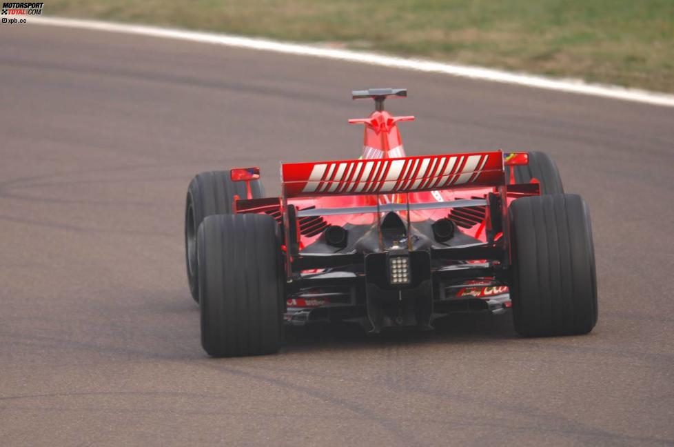Felipe Massa beim Rollout des Ferrari F2007