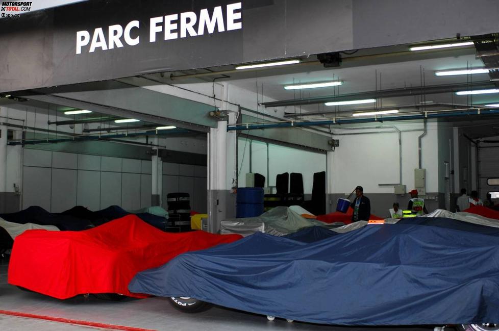 Die Formel-1-Autos im Parc Fermé