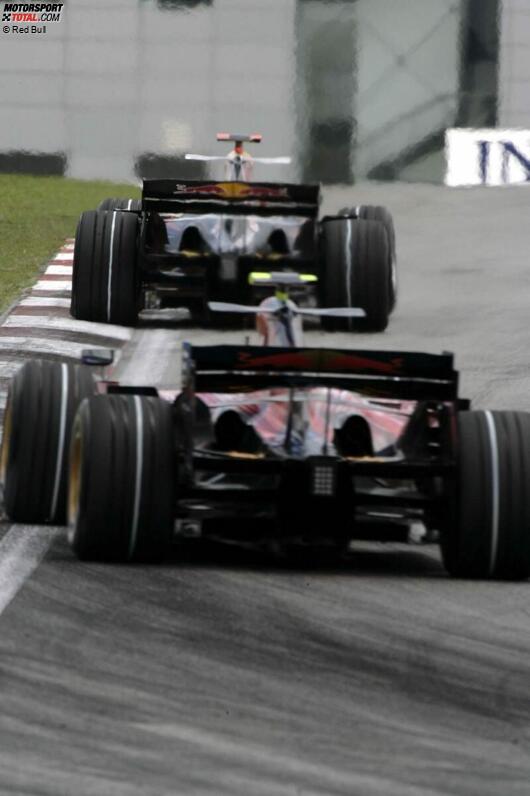 Scott Speed (Toro Rosso) folgt David Coulthard (Red Bull) 