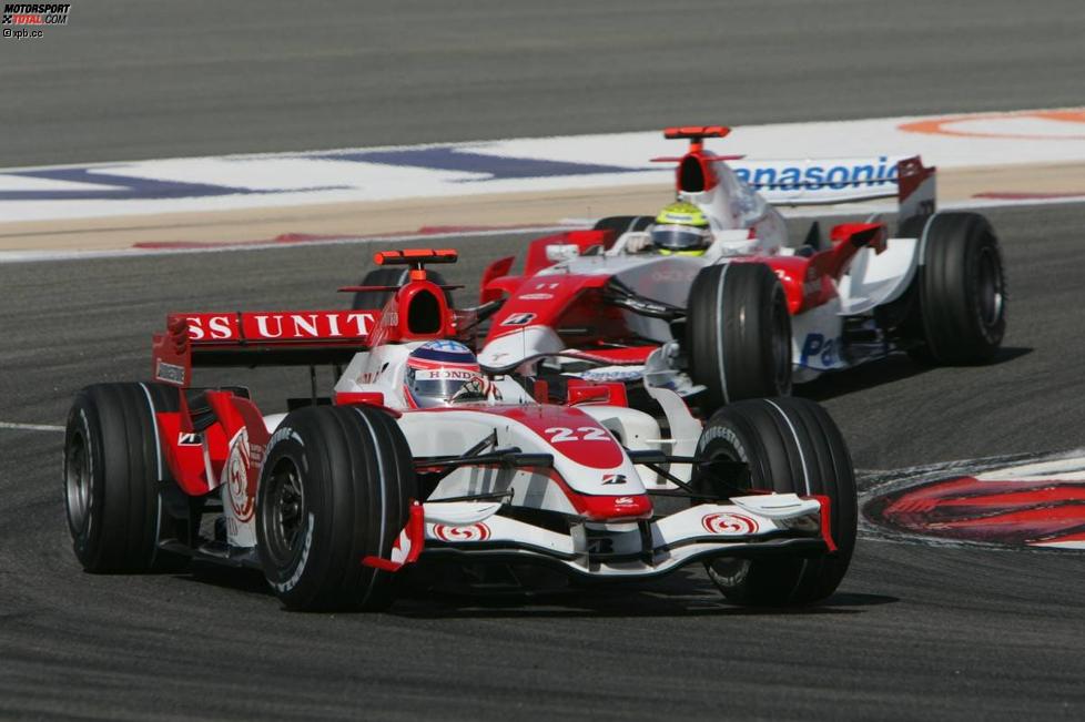Ralf Schumacher (Toyota) hinter Takuma Sato (Super Aguri) 