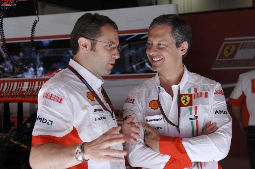 Stefano Domenicali (Sportlicher Leiter) und Mario Almondo (Technischer Direktor) (Ferrari)  