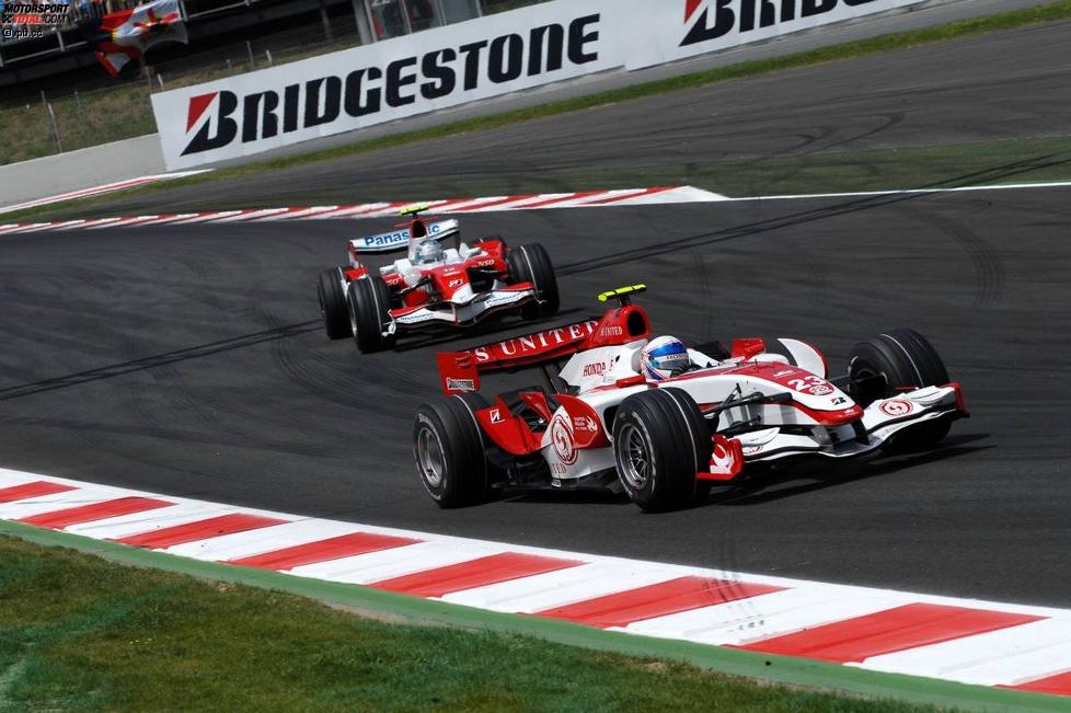 Anthony Davidson (Super Aguri) vor Jarno Trulli (Toyota) 