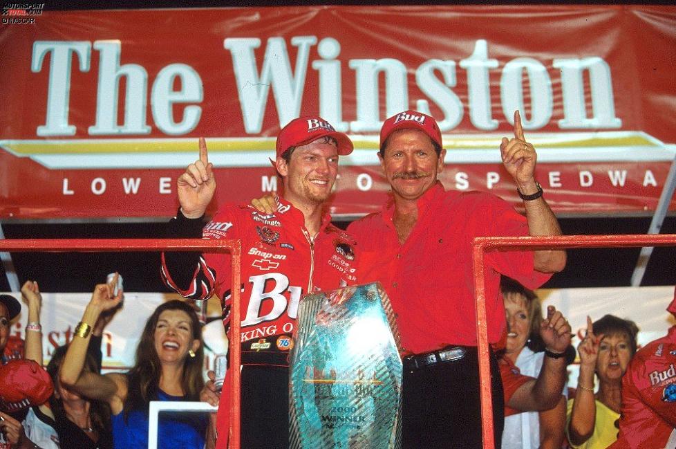 2000: Dale Earnhardt Jr. mit Dale Sr. - kurz zuvor gewann Junior in Texas sien erstes Cup-Rennen und qualifizerte sich für das Allstar-Race 