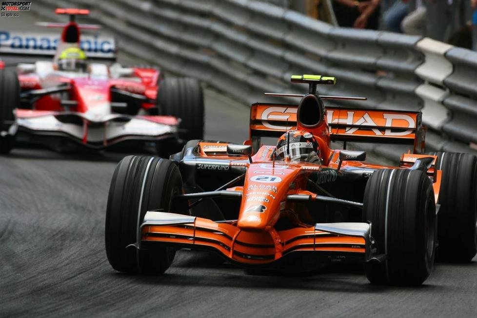 Christijan Albers (Spyker) vor Ralf Schumacher (Toyota) 