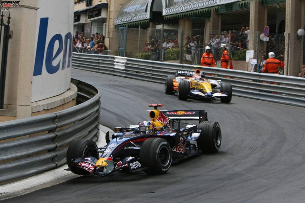David Coulthard (Red Bull) vor Heikki Kovalainen (Renault) 