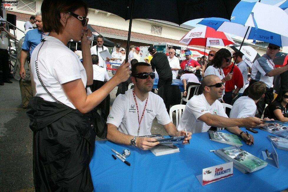 Autogrammstunde der IndyCar-Fahrer