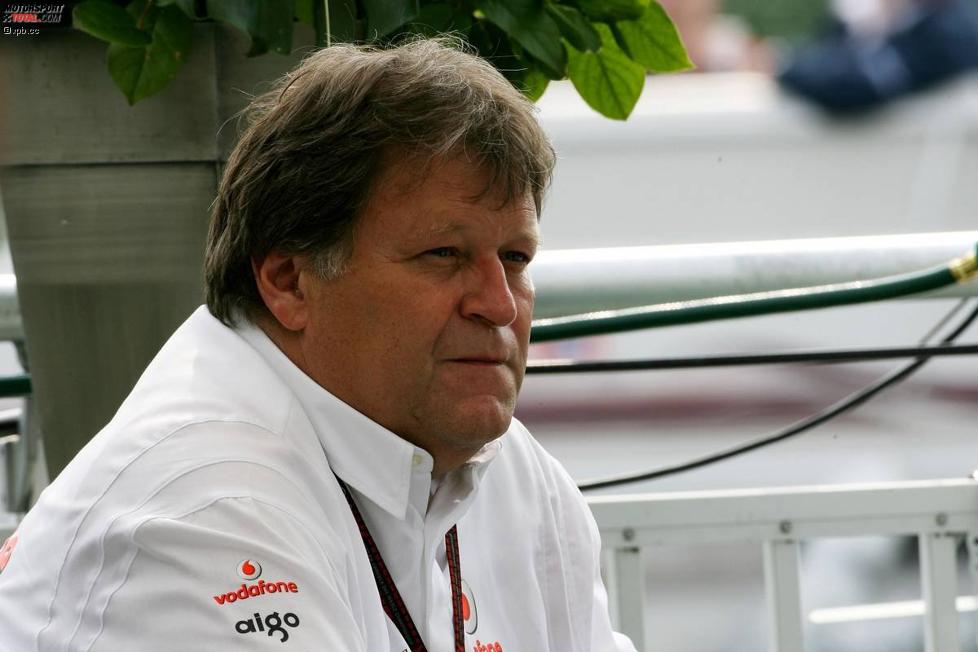 Norbert Haug (Mercedes-Motorsportchef) (McLaren-Mercedes) 