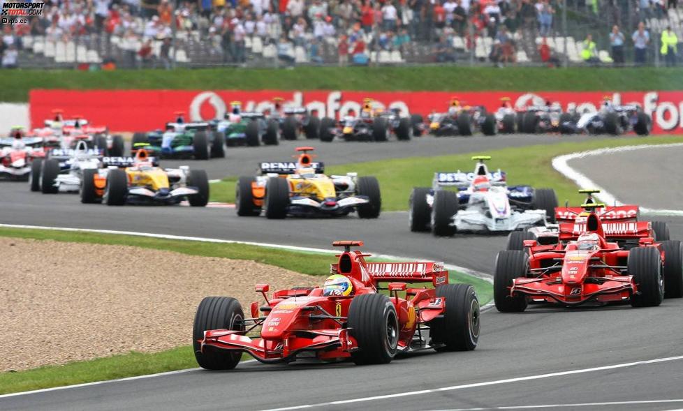 Felipe Massa führt vor Kimi Räikkönen (Ferrari) 