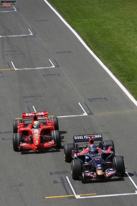 Vitantonio Liuzzi (Toro Rosso) und Felipe Massa (Ferrari)