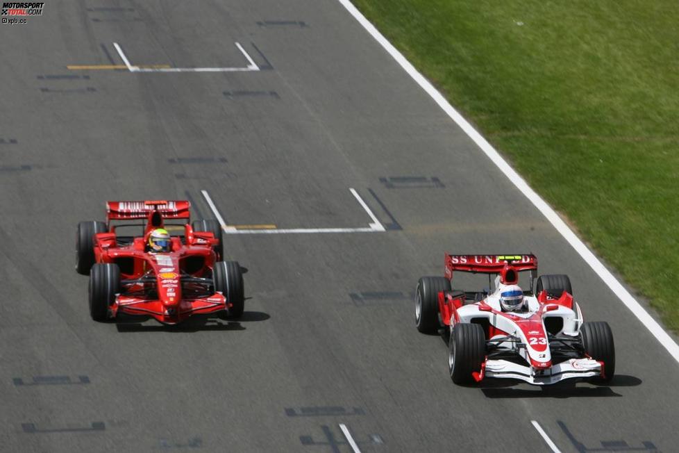 Anthony Davidson (Super Aguri) und Felipe Massa (Ferrari) 
