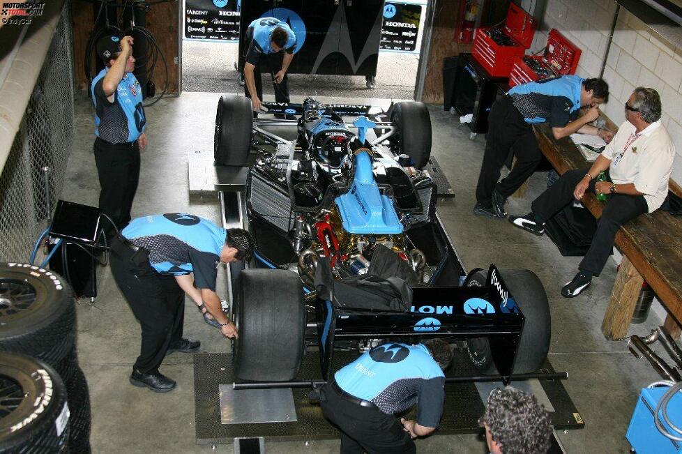 Die Andretti Green Crew arbeitet an Danica Patricks Auto