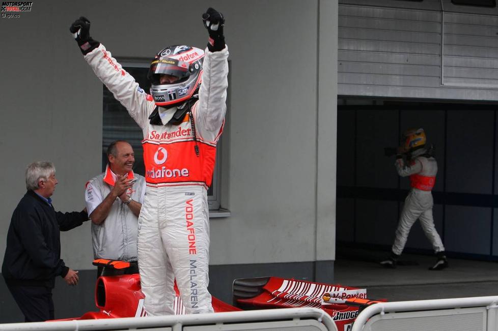 Fernando Alonso Lewis Hamilton (McLaren-Mercedes) 