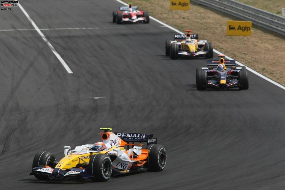 Heikki Kovalainen (Renault) vor David Coulthard (Red Bull) 