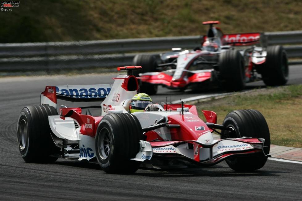 Ralf Schumacher (Toyota) vor Fernando Alonso (McLaren-Mercedes) 