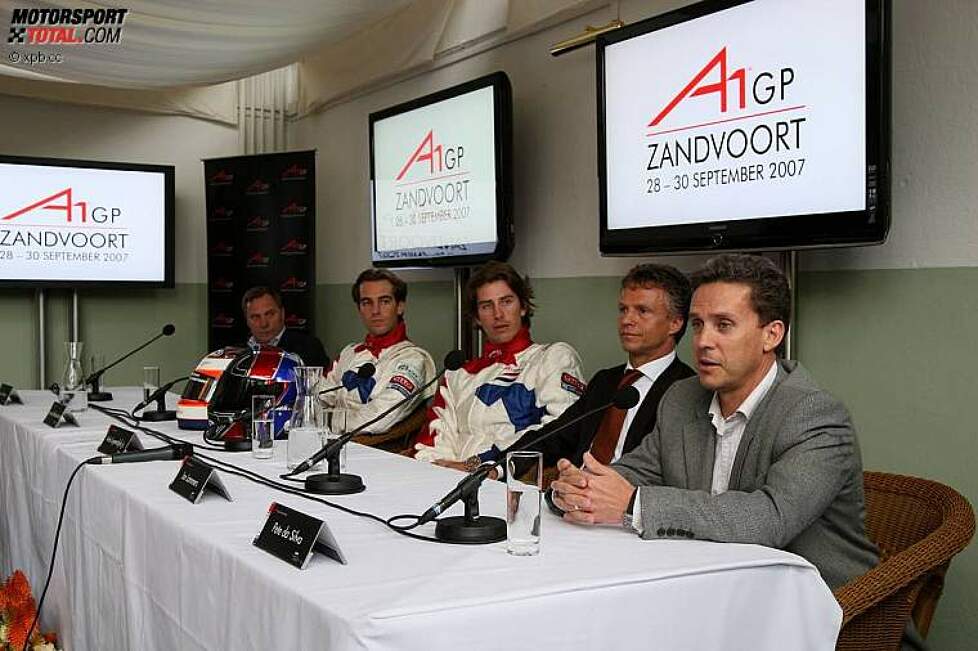 Von rechts nach links: Pete da Silva (A1GP), Jan Lammers, Arie Luyendyk Jun. und Jeroen Bleekemolen
