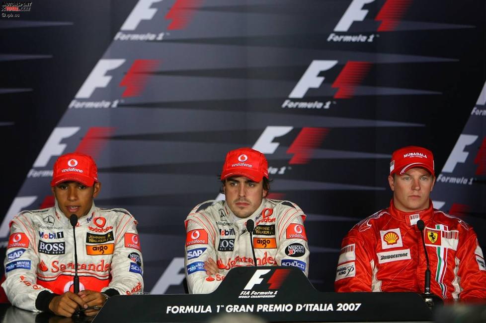 Lewis Hamilton, Fernando Alonso (McLaren-Mercedes) und Kimi Räikkönen (Ferrari)