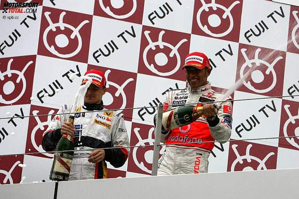 Heikki Kovalainen (Renault) und Lewis Hamilton (McLaren-Mercedes) 