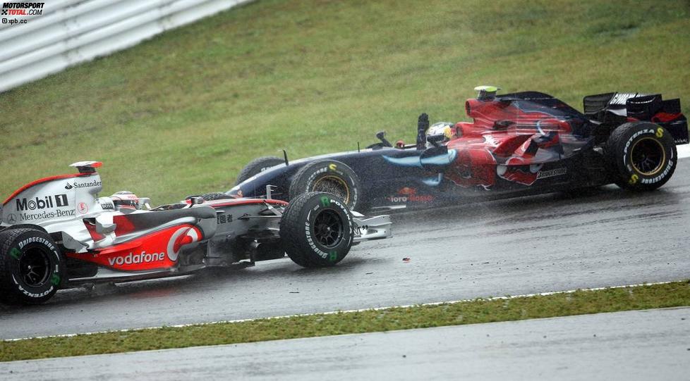 Fernando Alonso (McLaren-Mercedes) und Sebastian Vettel (Toro Rosso) 