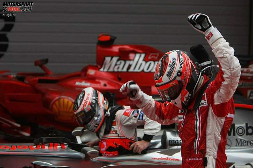 Fernando Alonso (McLaren-Mercedes) und Kimi Räikkönen (Ferrari) 