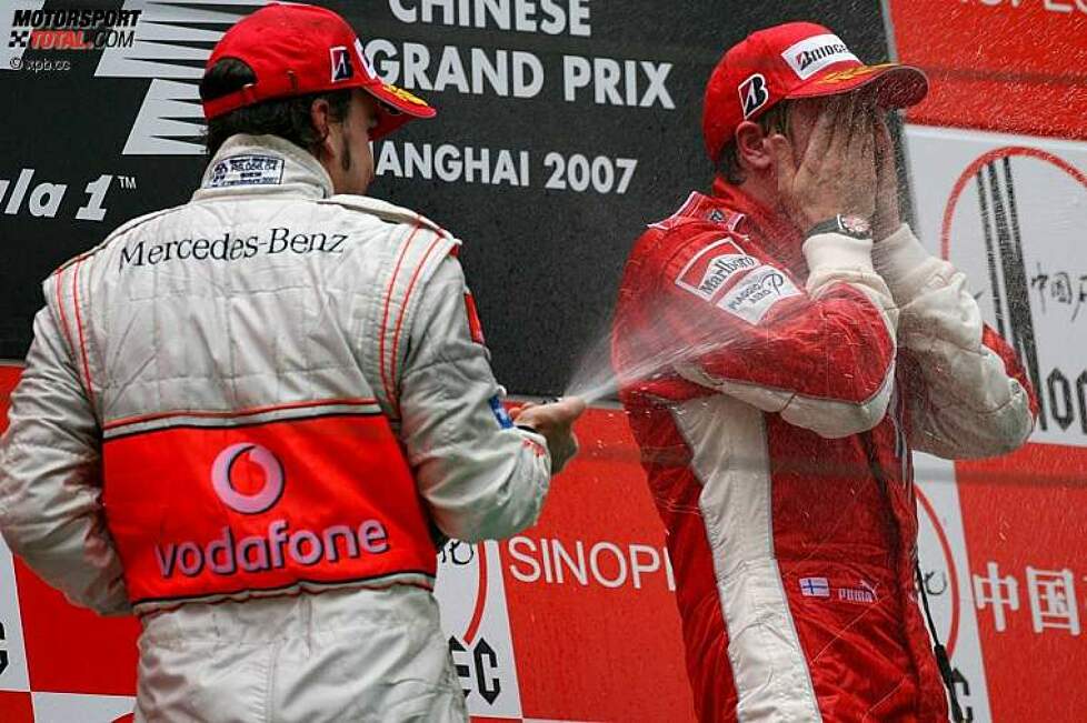 Fernando Alonso (McLaren-Mercedes) und Kimi Räikkönen (Ferrari)  