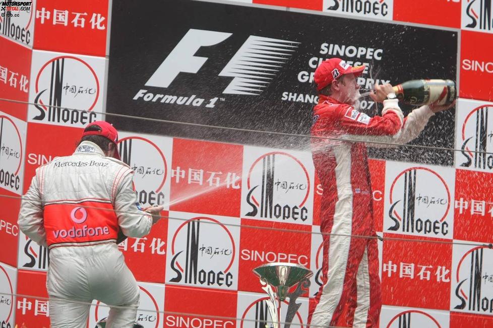 Kimi Räikkönen (Ferrari) und Fernando Alonso (McLaren-Mercedes) 