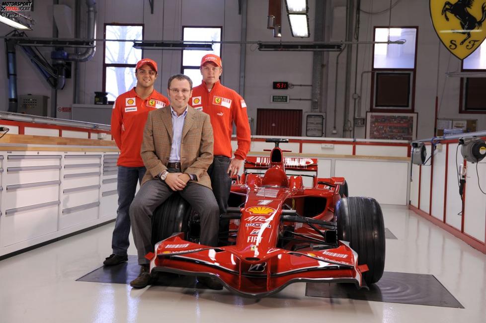 Felipe Massa, Stefano Domenicali (Sportlicher Leiter) und Kimi Räikkönen mit dem Ferrari F2008