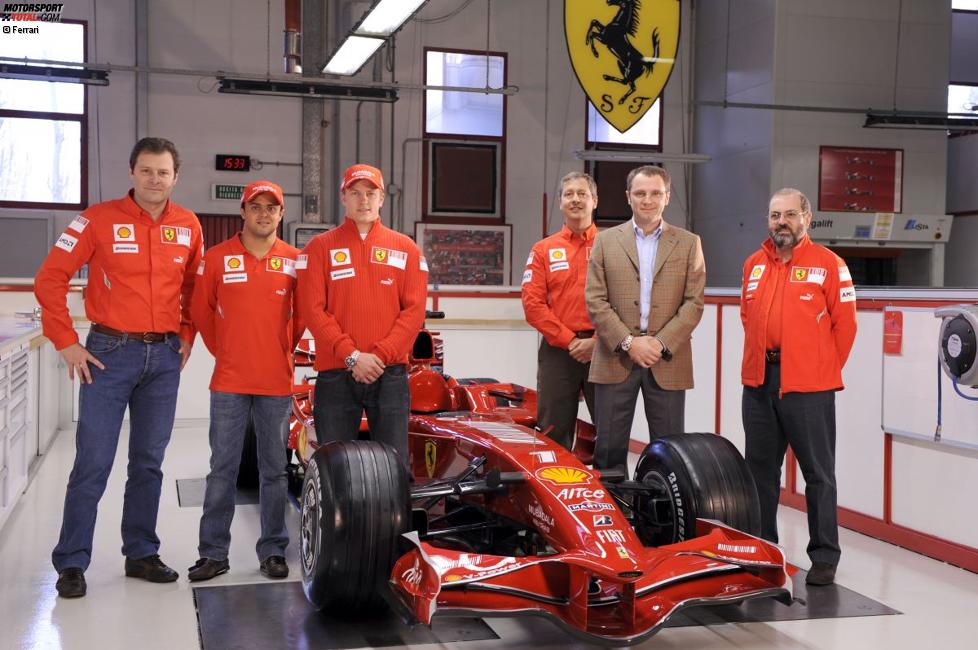 Aldo Costa, Felipe Massa, Kimi Räikkönen, Mario Almondo, Stefano Domenicali und Gilles Simon mit dem Ferrari F2008