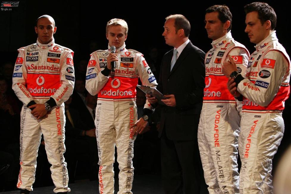 Gary Paffett Heikki Kovalainen Lewis Hamilton Pedro de la Rosa (McLaren-Mercedes) 