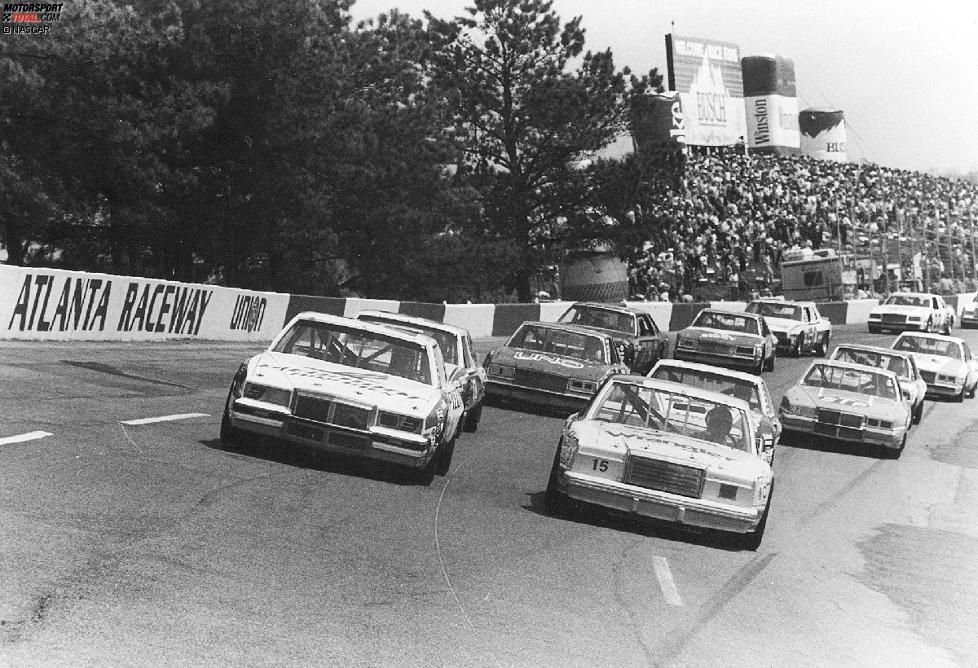 1982: Einführungsrunde, rechts Dale Earnhardt