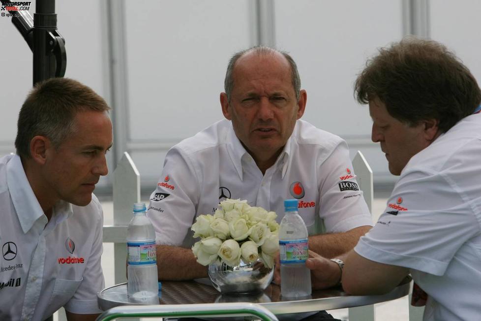Martin Whitmarsh (Geschäftsführer), Ron Dennis (Teamchef) und Norbert Haug (Mercedes-Motorsportchef) (McLaren-Mercedes) 