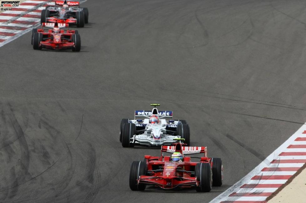 Felipe Massa (Ferrari) vor Robert Kubica (BMW Sauber F1 Team) 